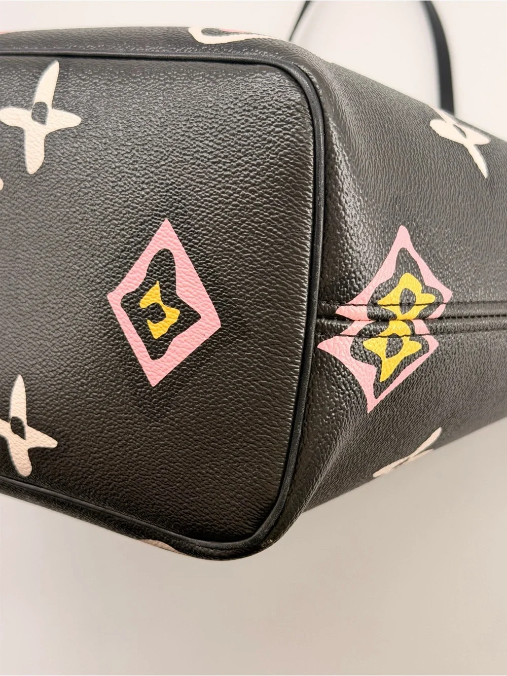 LOUIS VUITTON WILD AT HEART NEVERFULL MM BLACK GIANT MONOGRAM BAG
